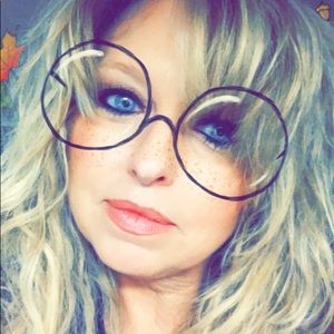 Meet your Posher, Dinah